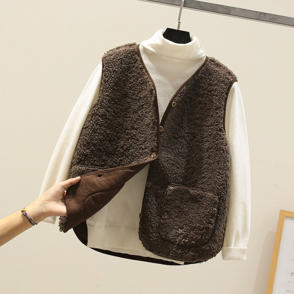 Rosgrove | Women - Shearling Gilet with Button Closure