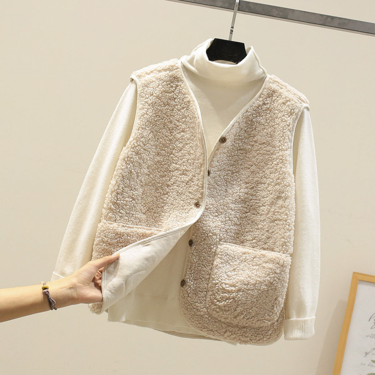 Rosgrove | Women - Shearling Gilet with Button Closure
