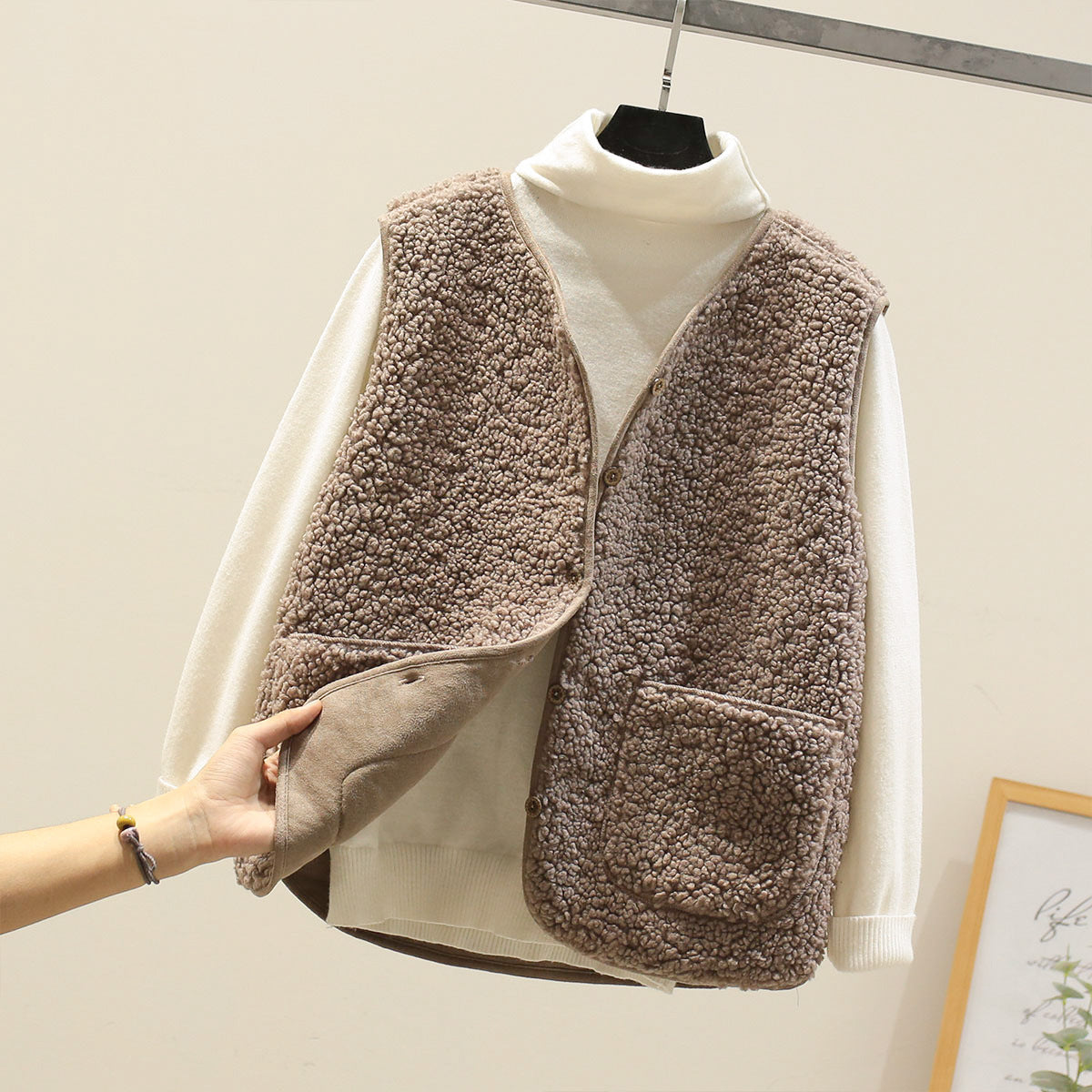 Rosgrove | Women - Shearling Gilet with Button Closure